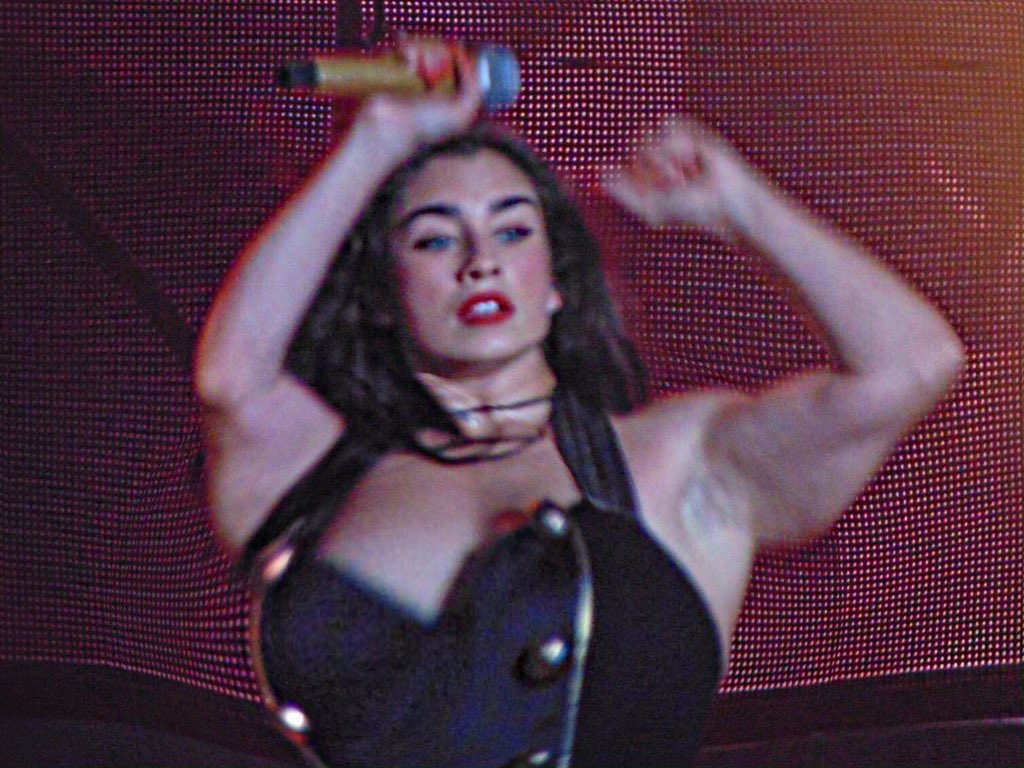 witchsfire's tweet photo. 4H WERE NOT ABOUT TO LET HER PLAY VICTIM WOO WIG https://t.co/4LqPWeiJp9