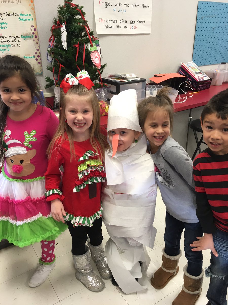 instahernandez's tweet photo. Christmas party was a success! Thanks to all the parents for their help! #pampaproud #wilsonelementary https://t.co/hQITtJZTHe