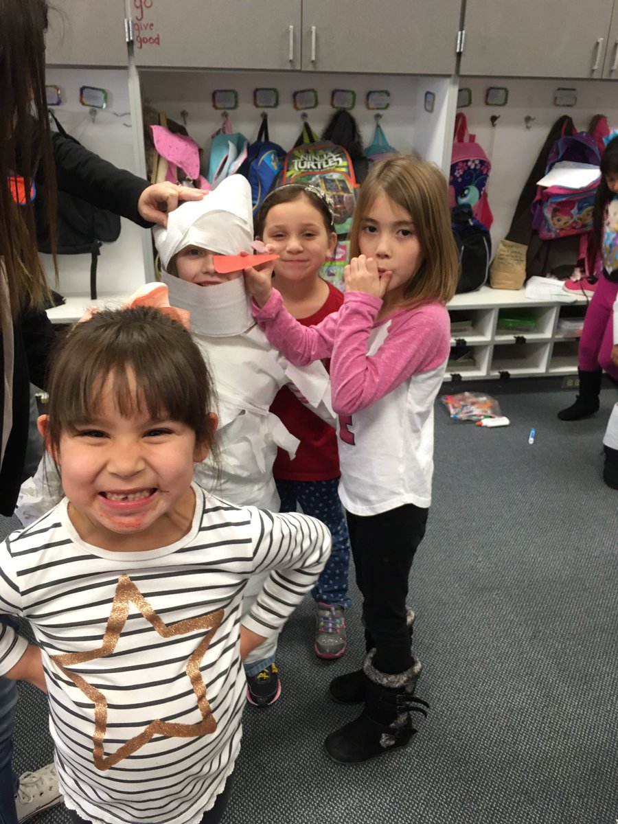 instahernandez's tweet photo. Christmas party was a success! Thanks to all the parents for their help! #pampaproud #wilsonelementary https://t.co/hQITtJZTHe