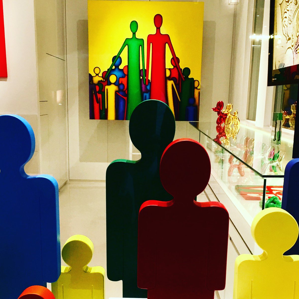 One dimensional art versus three! Family &amp; Chi sculptures by Vassiliki.