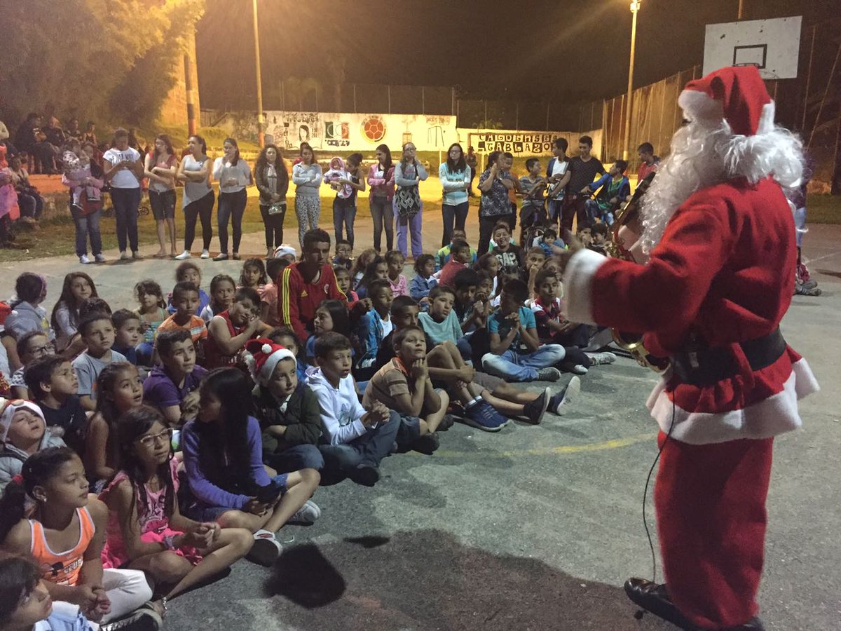 SecHaciendaMzls's tweet photo. #MásOportunidades
Porque la felicidad de nuestros niños lo vale todo. Paz y alegría en las #NovenasNavideñas de Bajo Tablazo. @jcardonaleon https://t.co/TPSfRijUiG