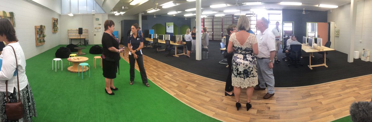 Emily_SmithDM's tweet image. #splitspaces Mackay sign MoU with @CQUniMackay today @daily_mercury