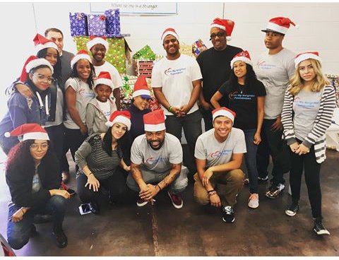 CShortCostarz's tweet photo. @ColumbusShort1 @Love_MyNeighbor Gift Wrap Party....Operation Santa Toy Drive 🎁🌟🎅🎄💖 https://t.co/gPn2e6yurn