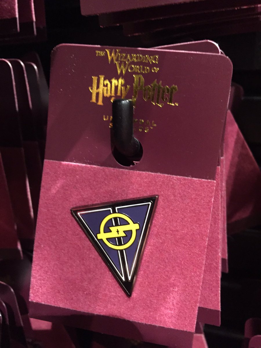 PotterWatchCA's tweet photo. A new #potter pin has been added to the #WizardingWorld -The symbol on the front of the triple decker Knight Bus. What are your thoughts? https://t.co/LNItTG5rKR