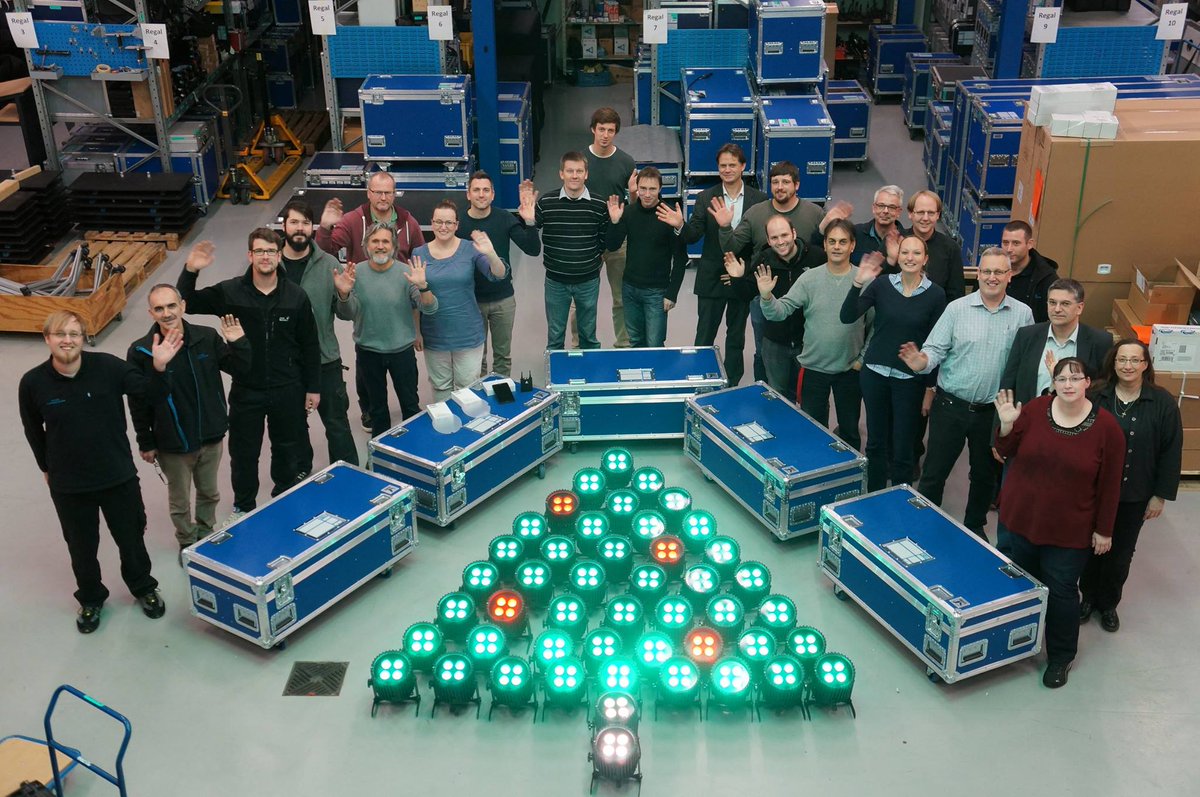 Asteraofficial's tweet photo. Well, ain`t that a nice Xmas tree? #KuchemKonferenzTechnik is getting its first batch of #AX7 #SpotLite
#100PercentWireless #xmasweek https://t.co/ZsDI7NghOI