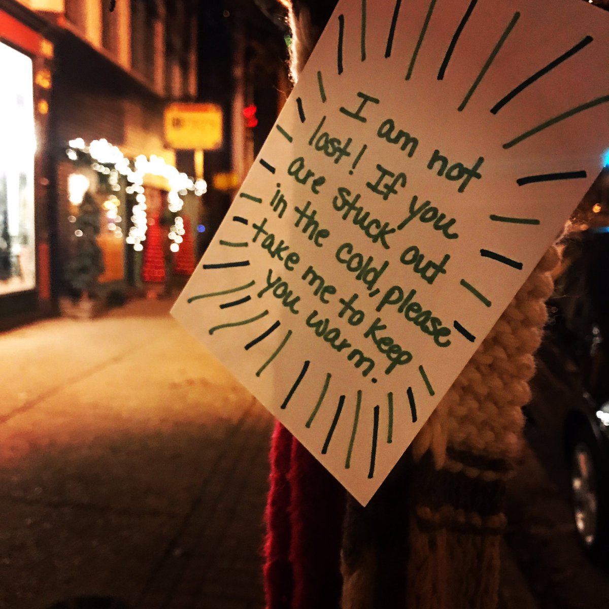 BloosLindsay's tweet photo. My city is great! Hats, scarves, gloves hanging all down Main Street to keep people warm! 💜 #ABC8 #MadisonIN #giving https://t.co/5KZ5PMk1N9