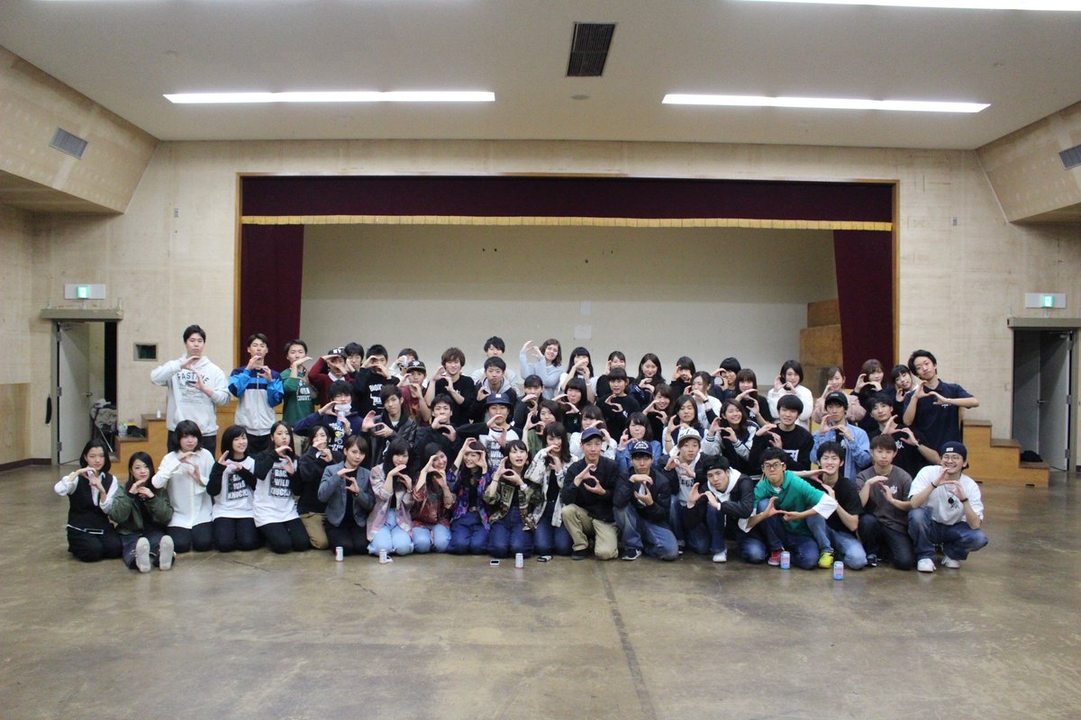 HandaHunter's tweet photo. 18日は現役最後の冬スクでした！
ショーケースたくさん出すぎて大変だったけどたくさん踊れて幸せでした( *´艸)
後輩のみんなからのメッセージはすごく嬉しかったし３回生からの幹部へのサプライズは感動しました😢😢
みんなありがとう！＼(^_^)／ https://t.co/qz6APfwxXW