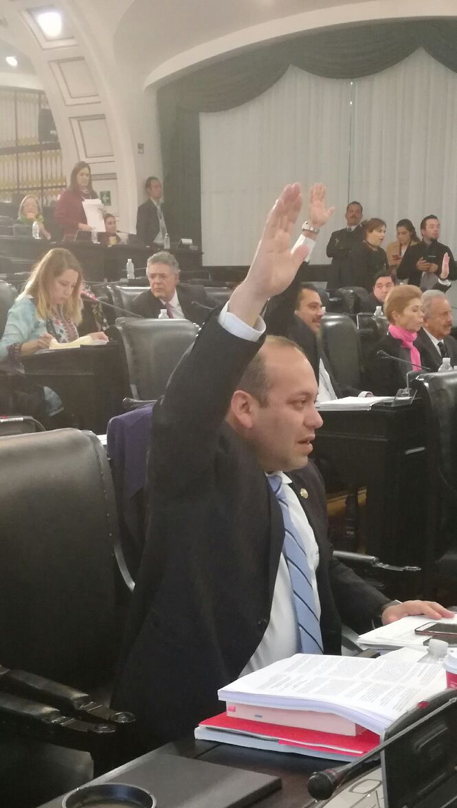 julioc_moreno's tweet photo. Quedan aprobados, por unanimidad, los tres primeros artículos de nuestra Constitución el primer día de discusión. https://t.co/7q59tf0Cqb