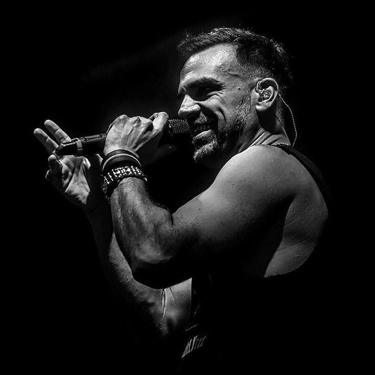 CDCrock's tweet photo. Dos caras, dos corazones ✌️⚡️ https://t.co/DhYOTvrzS5