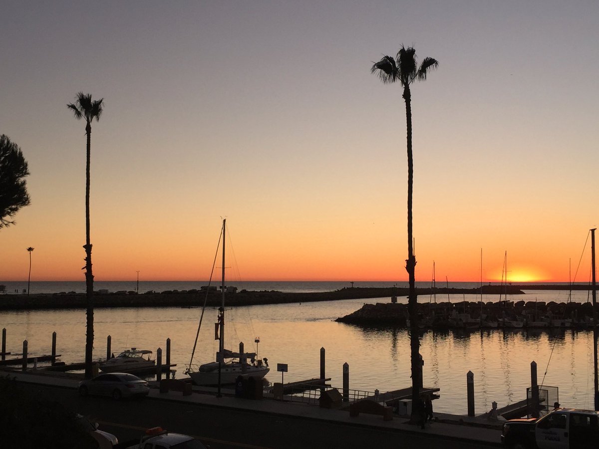 OceansideBiz's tweet photo. #Oceanside photo of the day! #sunsethappeningnow #oceansideharbor #oceansidesunset https://t.co/3GxJf4x29q