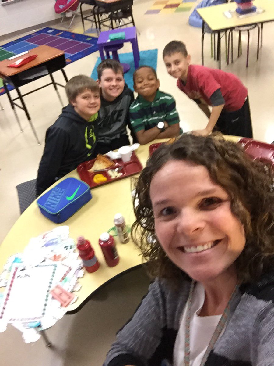 thecarel5's tweet image. My Lunch Bunch 2day. Pizza and Presents. Boy talk! Lol. #matrixmoney #ptproud #honored