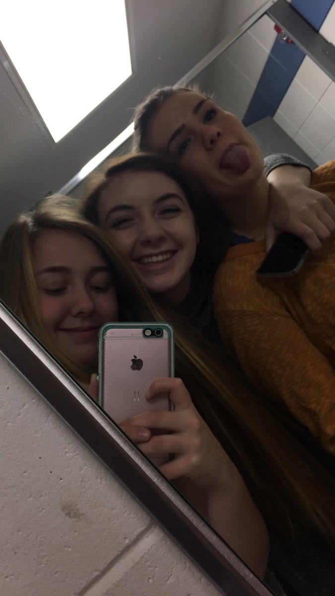 allyerickson11's tweet photo. Happy birthday grace🔥🔥 hope you had a great birthday pal🎈❤1️⃣7️⃣ @GraceHaoglund https://t.co/DBV9ApwvbY