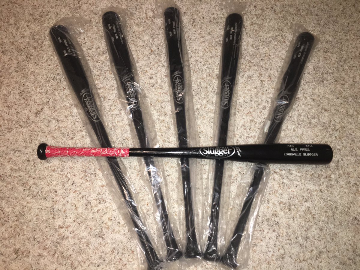 cpturg's tweet photo. Thanks so much @mvpj21! Most unreal bats that I have picked up. #FastballsForBreakfast #IWillTurnAroundYour90Poo https://t.co/tkqCO1ubpd