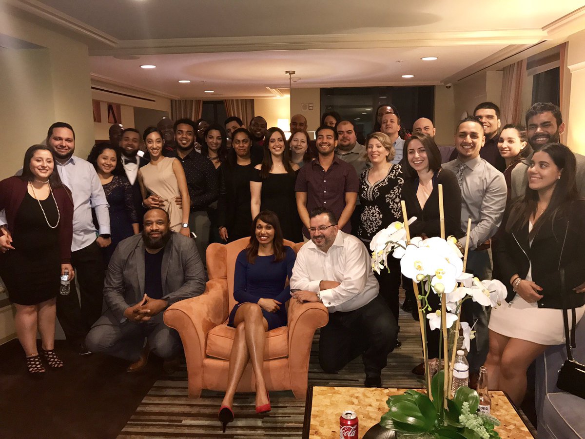 JayleneM_'s tweet photo. #Pines Plaza 🎄 party was a success! #bestteamontheplanet we look so normal 😂 https://t.co/8LydoDZi0A