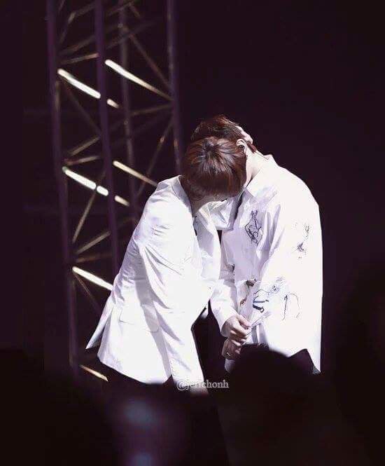 kthjjg's tweet photo. i'm just saying that there's no way they haven't kissed https://t.co/7efeWVb3hk