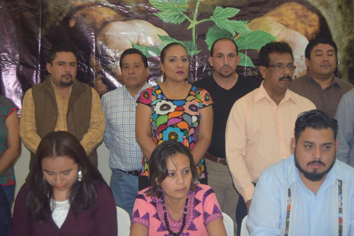 KarinaBaronO's tweet photo. Nuestras campesinas y campesinos de #Oaxaca requieren de unidad,voluntad y trabajo p/lograr un nuevo horizonte de prosperidad #BuenaPolítica https://t.co/cKC2z4K1Cf