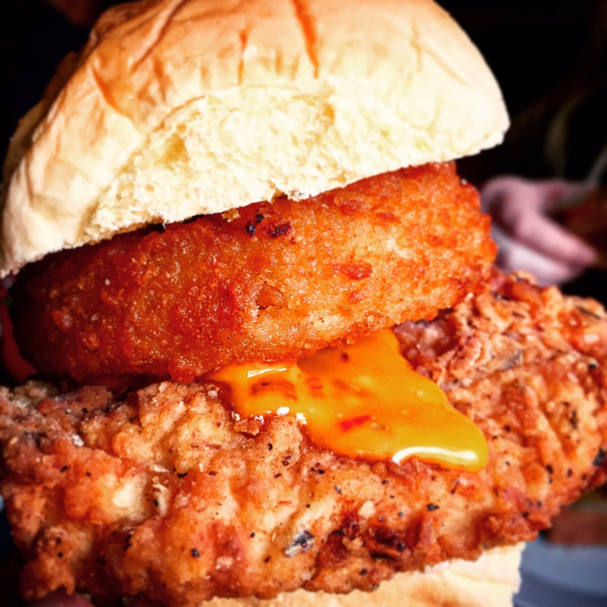 ChickenCommish's tweet photo. Tasted so good, I had to put a ring on it... #chickenslider #onionring https://t.co/b0T32FoZHx