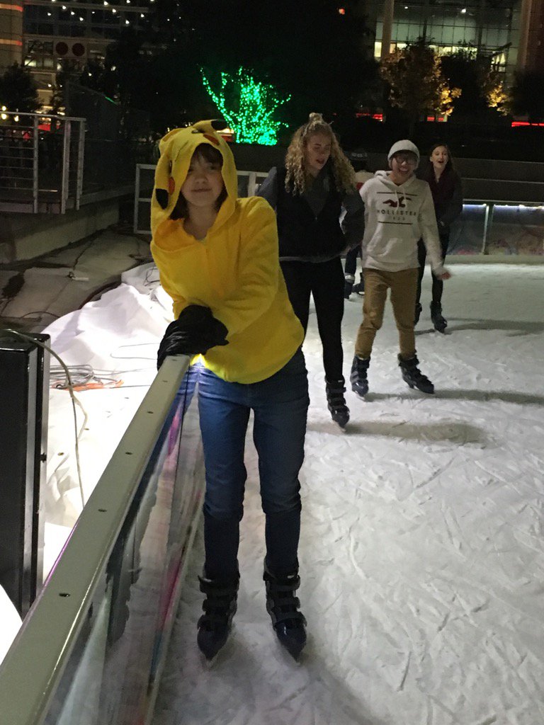 AliceHicksRoach's tweet photo. My SK8er Girl #DiscoveryGreen #DGIce https://t.co/oTpYWjfNxZ