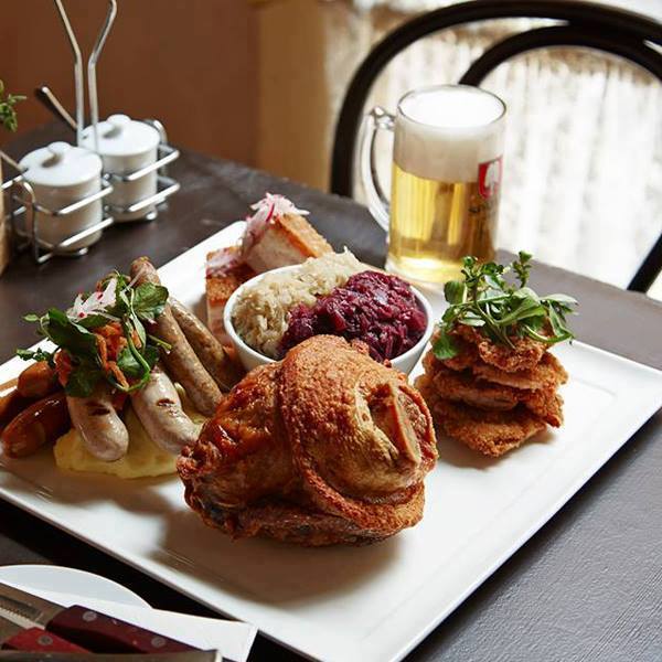 We’re just getting in some Christmas day feasting practice. Wanna join? #pork #meatsweats #christmas