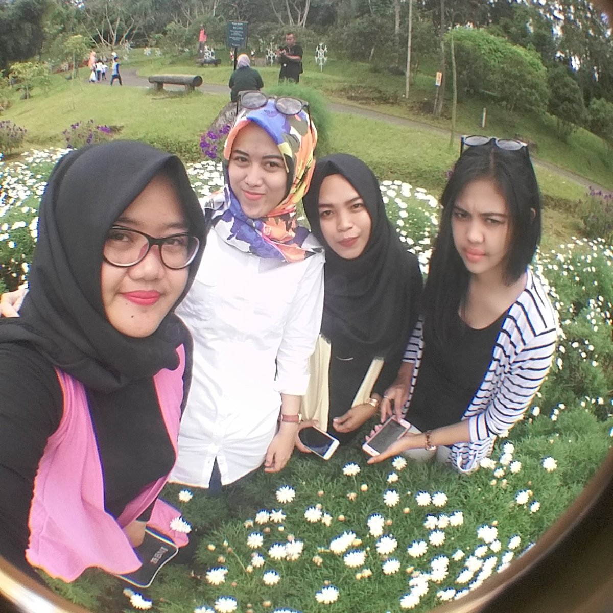 echanie's tweet image. Happy holiday