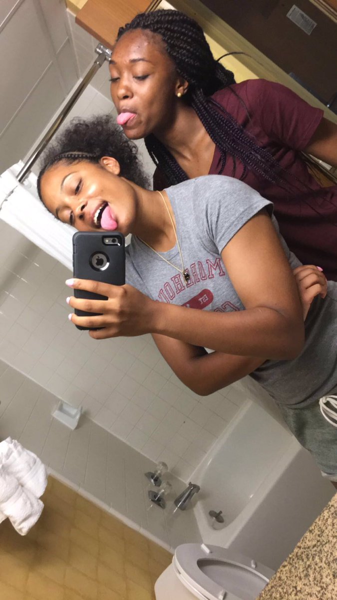 kaba2_m's tweet photo. Need to be reunited with my sister 💕😩 @dejros3 https://t.co/i33iafOF7h