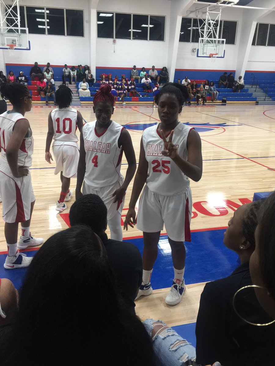 HialeahSenior's tweet photo. These Lady Tbreds played a heck a game tonight. @HeadTBred @KrimsonKnight https://t.co/01ZWJkyIF4