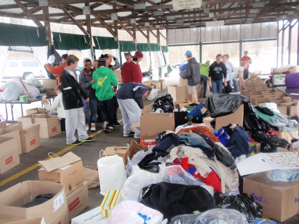GivingBackLL's tweet photo. #AACounty Farmers Market collection 12/20-12/23! Volunteers: 10-5, Donations: 11-4 daily. Need coats, warm clothes, food. #helpthehomeless https://t.co/1bkzaKRTSb