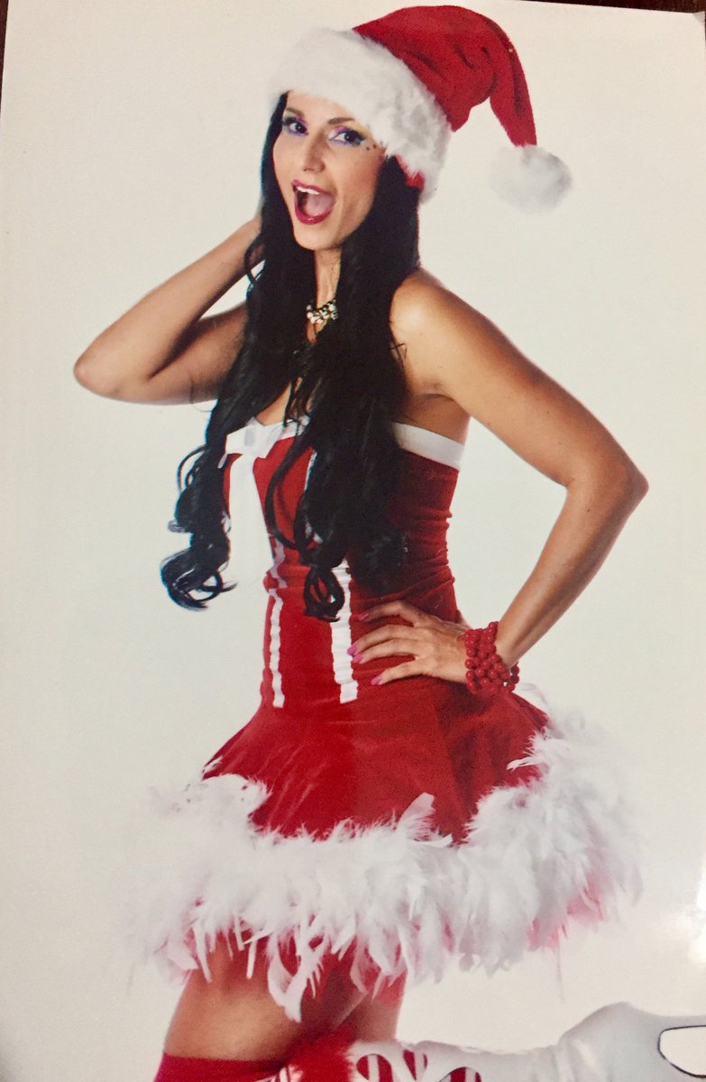 LadyMagica's tweet photo. Felicidades a todos!! Feliz Navidad! https://t.co/VIgTI72zq1