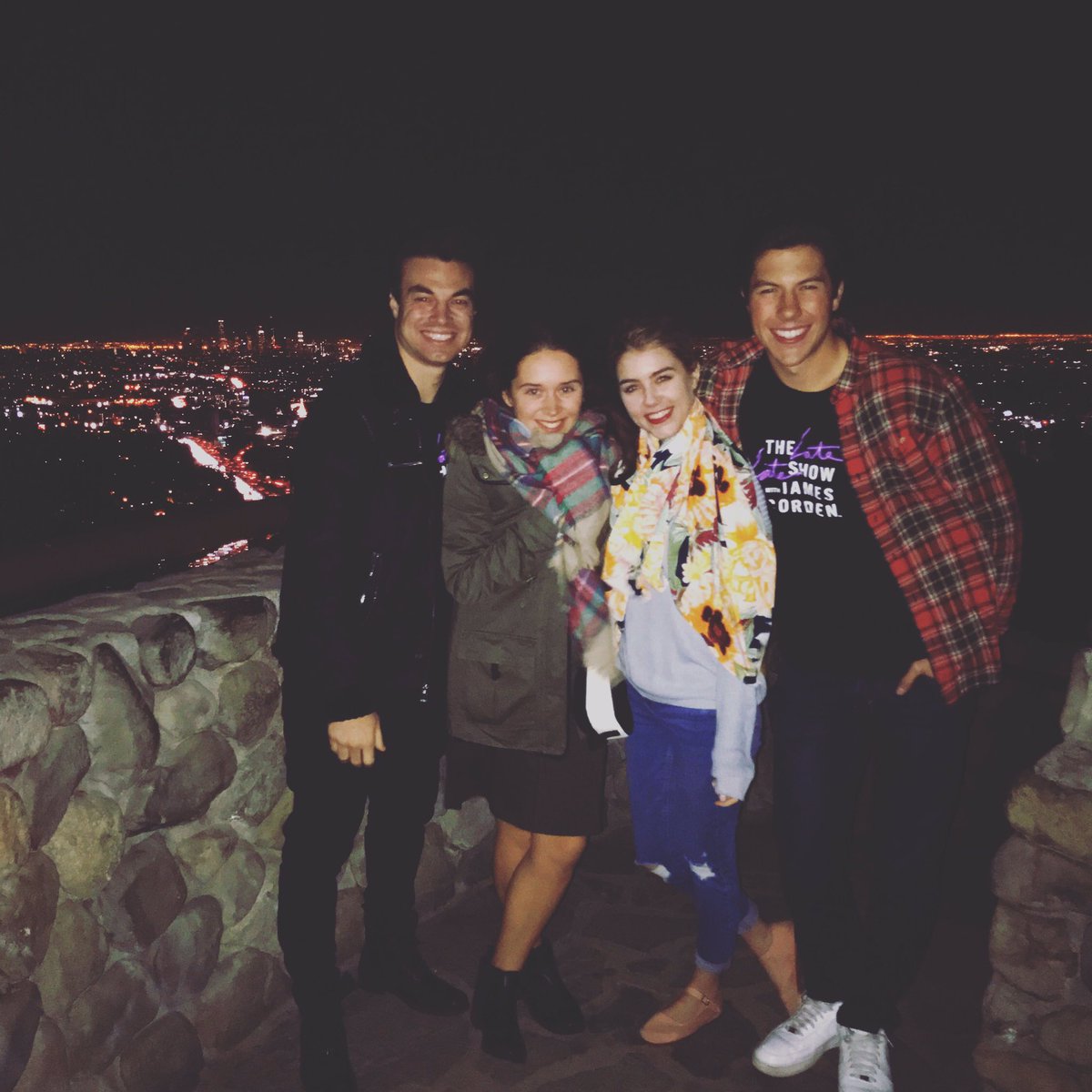 GatlinKateJames's tweet photo. 💨👨‍👩‍👧‍👦🌃 https://t.co/DSQSHVIac9