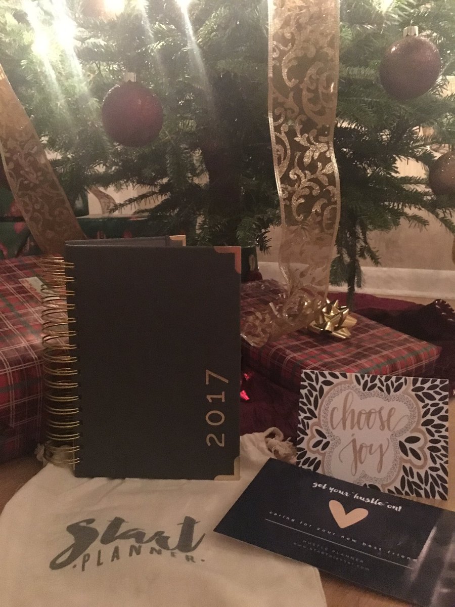 JennaKempie's tweet photo. I love the @startplanner I received from my awesome boss, thank you @FalynneFinagan! Cheers to 2017! #StartPlanner #NotAnAd https://t.co/sURpY4flzI