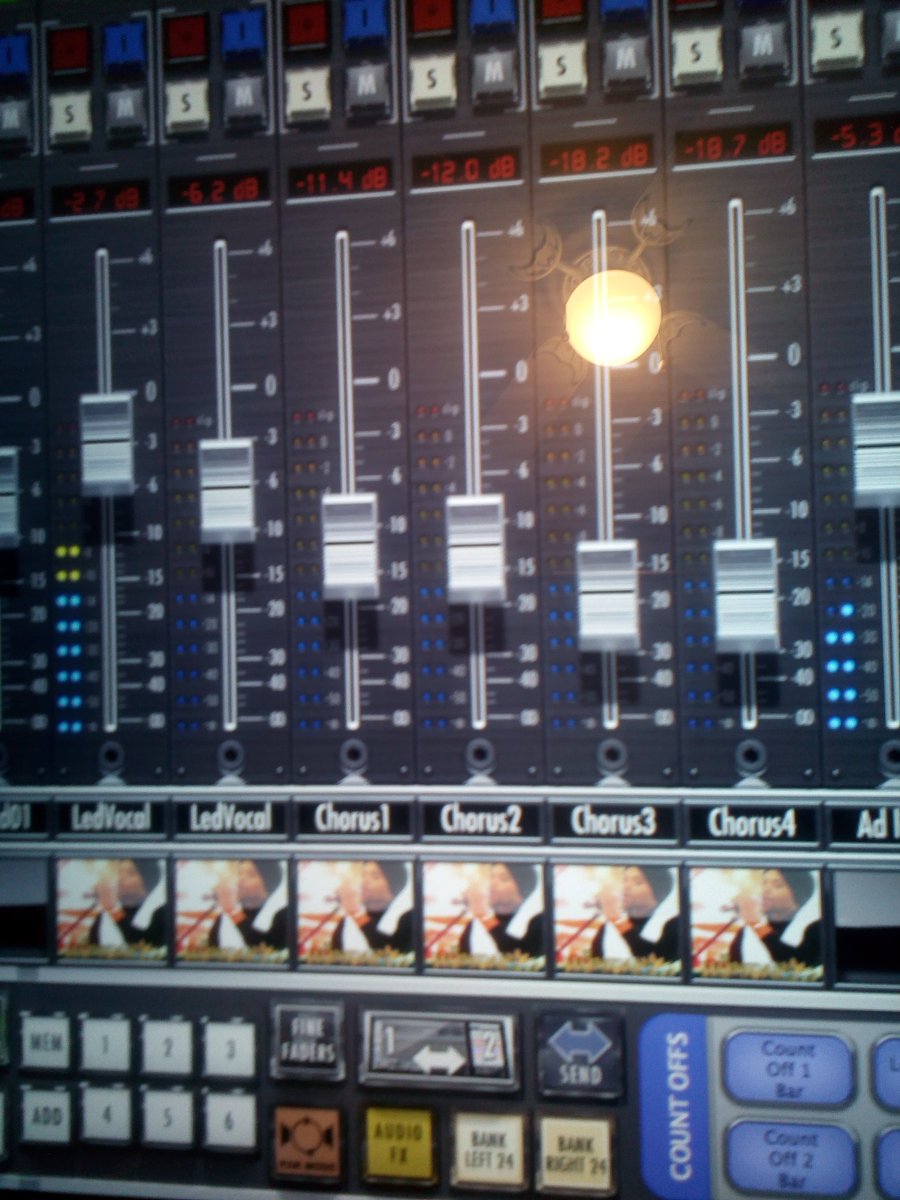 LeonidasGCue's tweet photo. Workin! Album #2Deep4Sum Coming Soon
God Over Money๐๐ฅ๐๐
https://t.co/t2aIoDs0ZT
https://t.co/40RNS6h2Bd
13L9ve https://t.co/B2nGWUcj5y