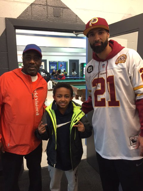 reedslattery's tweet photo. A lot of kids in #Seattle will be warmer thanks to @tremurder and @WorldVisionUSA #CoatDistribution https://t.co/JfiiArShhk