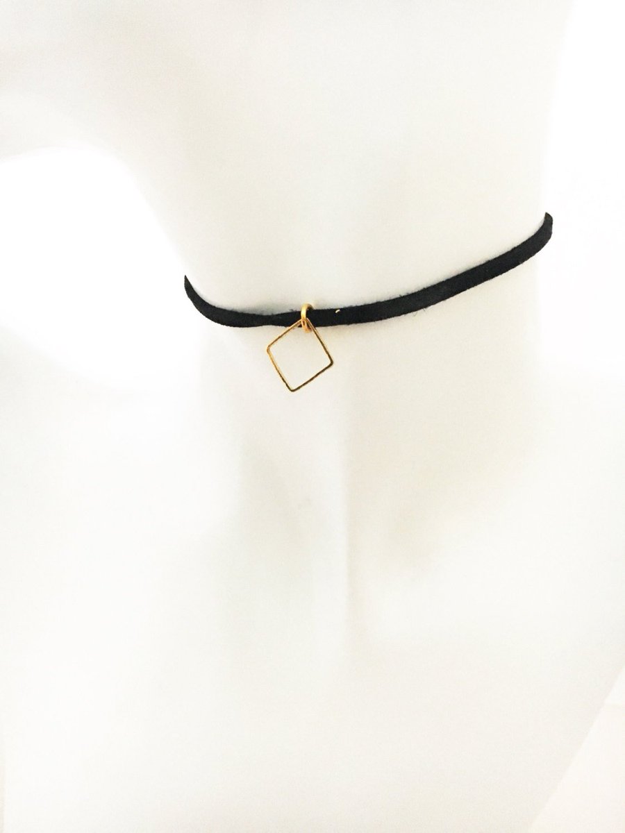 PrettyDJewels's tweet photo. Gold Diamond Charm Black Faux Suede Choker https://t.co/UhpBwUuefg #fblogger #DiamondCharm https://t.co/4Ar0lM46WM