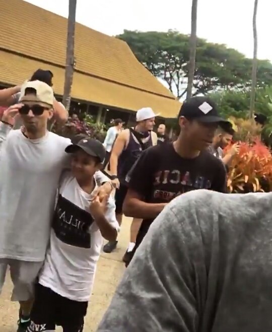 OBeeCrew's tweet photo. Omer Bhatti and your beautiful nephew in Hawaii. https://t.co/JXQWzz1tZk