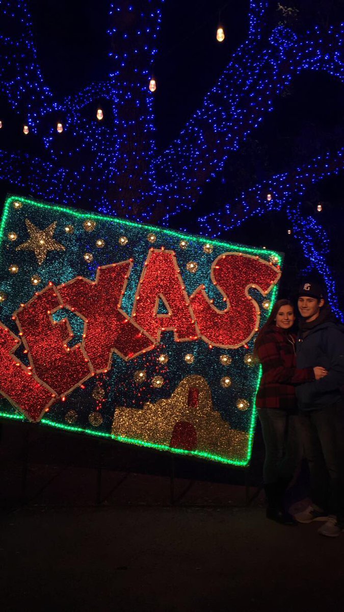 austinnn27's tweet photo. She thought the lights were beautiful, but I thought she was. 🎄❤️ https://t.co/z37NATre0e