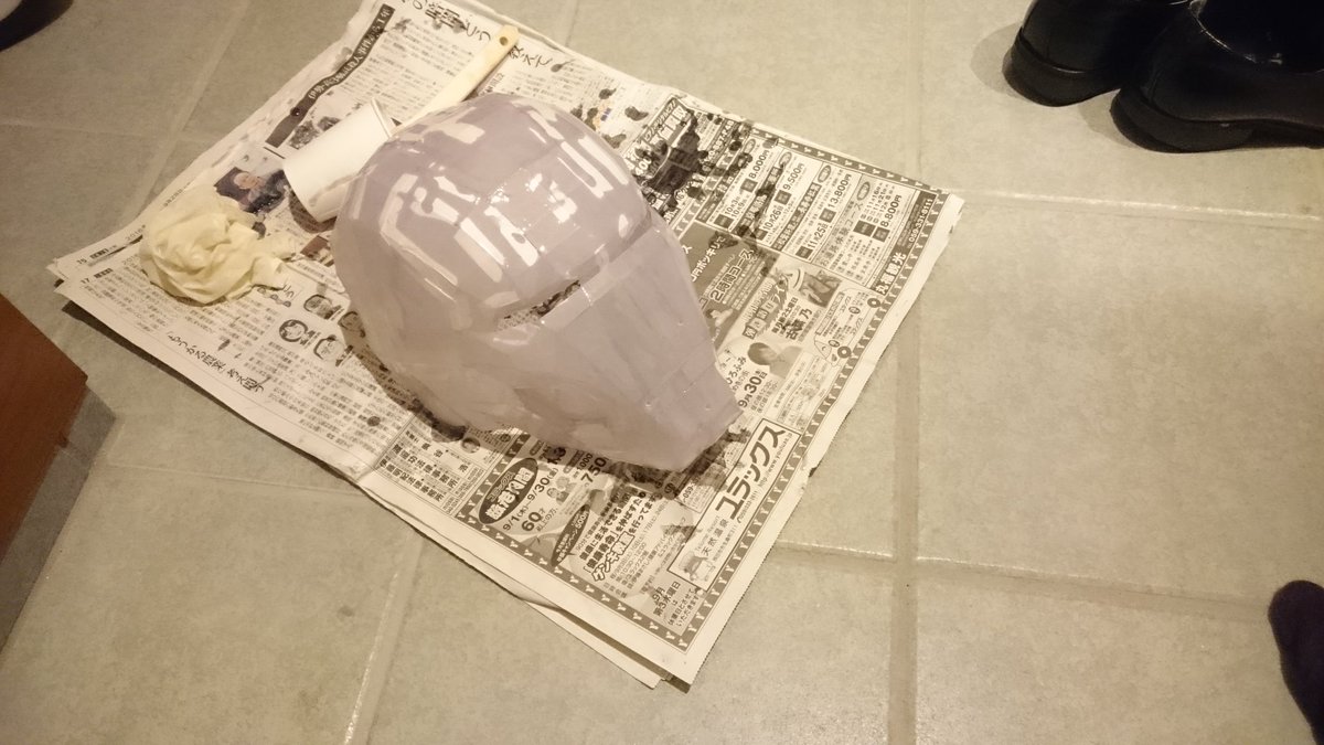 a12250909's tweet photo. ペパクラで作ったヘルメット樹脂で固めてるけど…
これほんとに固まるのかな笑 https://t.co/MCcasIWVkt