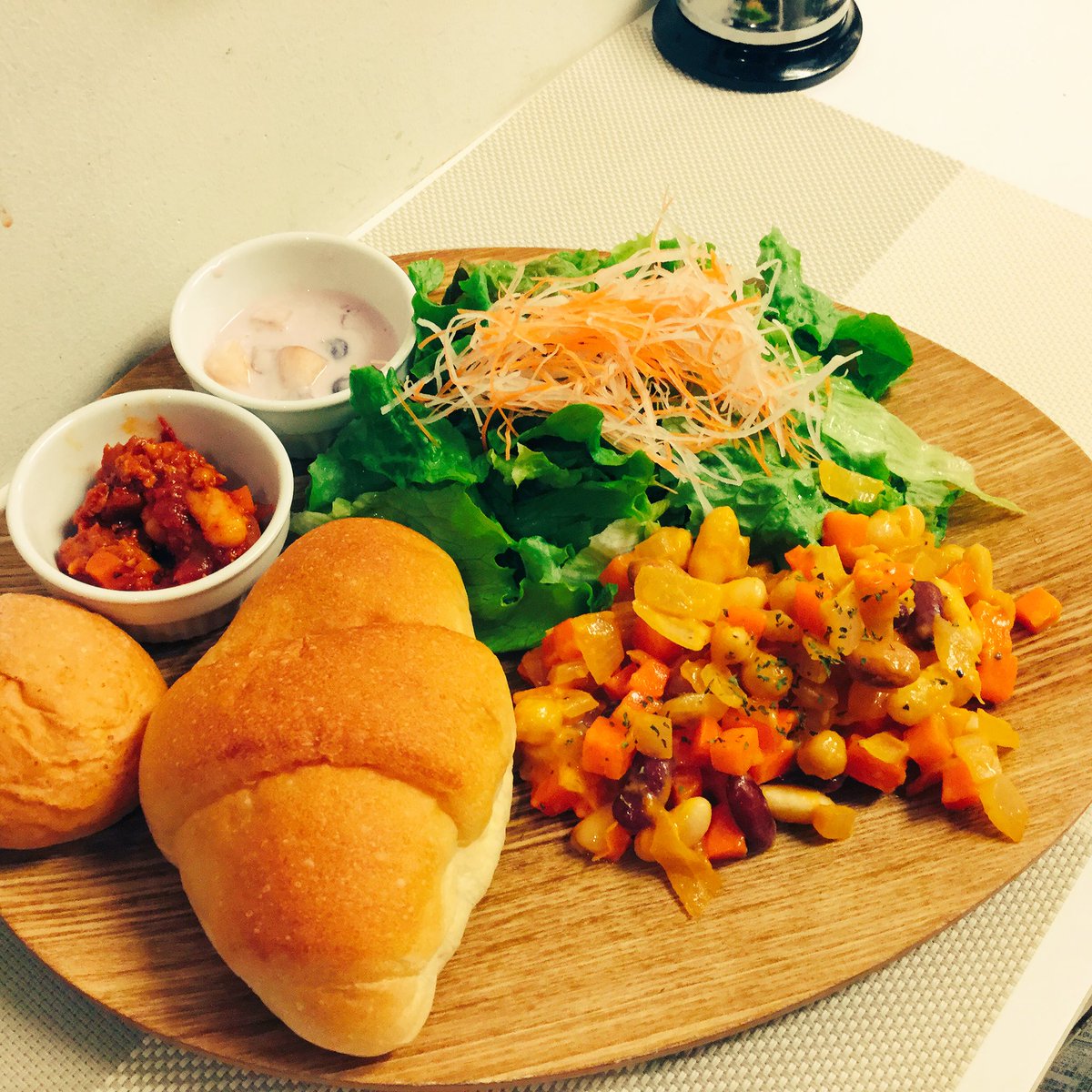 IHANAVGTBLS's tweet photo. こんにちは😃
IHANAVEGETABLESです♬
本日の日替わりランチは「野菜と豆のトマトチーズソテー」です✨本日のメニューは美肌効果抜群です😘トマトには抗酸化作用、またレンズ豆にはモリブデンという貧血予防に効果があります🤗
是非食べにいらしてください🍅 https://t.co/hnbwsbpS5u