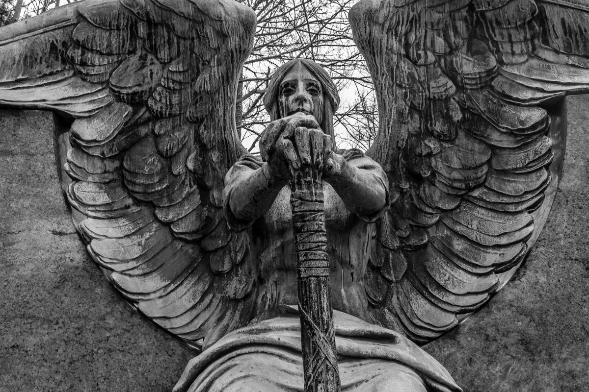kelseyscurio's tweet photo. Haserot Angel located in Lakeview Cemetery, Cleveland Ohio #Cleveland #creepy #Cemetery #cryingangel https://t.co/YSwRXbSDi5