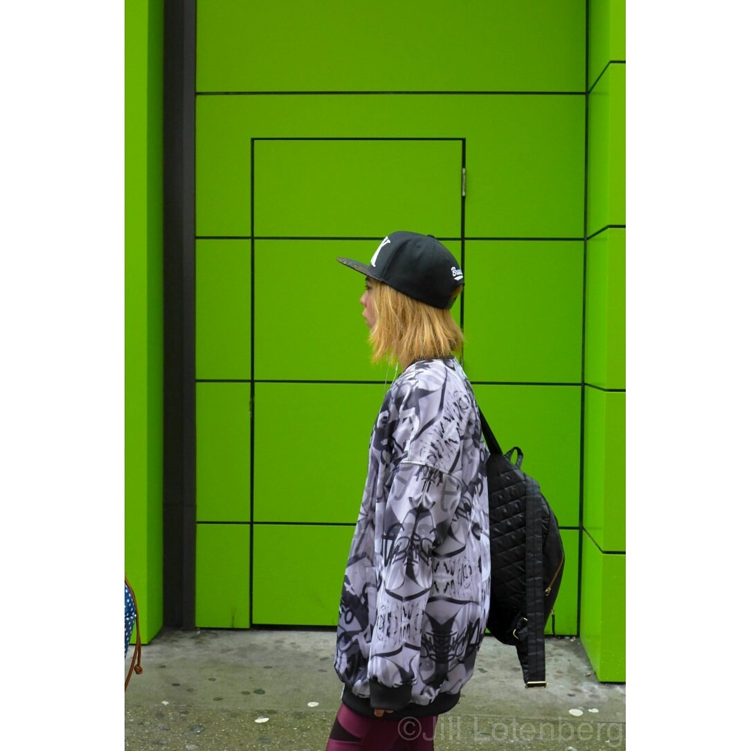 jillphotography's tweet photo. Strolling 
#fotoho #jillphotography  #jilllotenberg #greenwall #girlinstyle #bookbag #backpack #girl #walking #streets #nyc 
#newyorkstyle https://t.co/1H3HyLbX0f