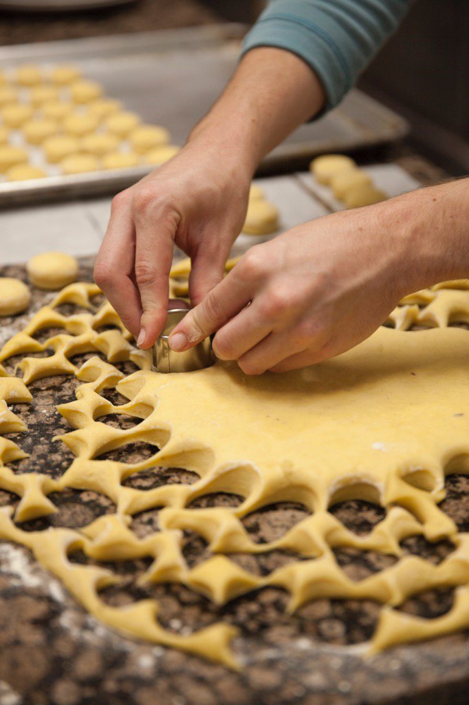 OsteriaMozza's tweet image. #Bombolini in the making. #saveroom #pickuppastry 🌠