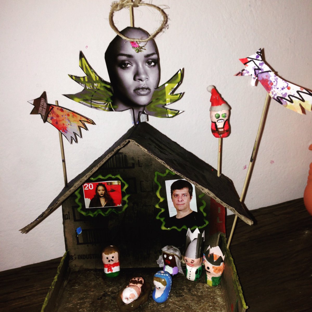 charolopez's tweet image. Miércoles 21/12 VIOLONAS 22 hs sr Duncan ANA CARO/noe custodio /sharon lopez .entrada libre,sorteamos este pesebre