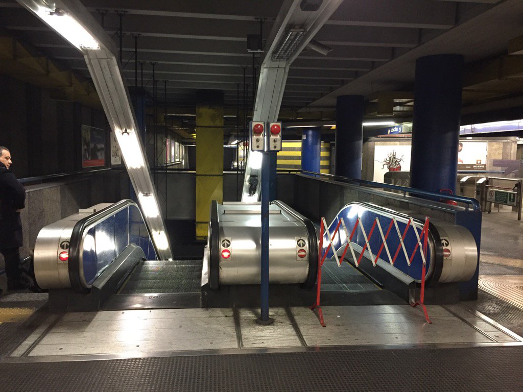gli72's tweet photo. @mobilitaroma #atac le due scale mobili in discesa fermata Policlinico non funzionano. Per quanto? https://t.co/bChh0Yy8GD