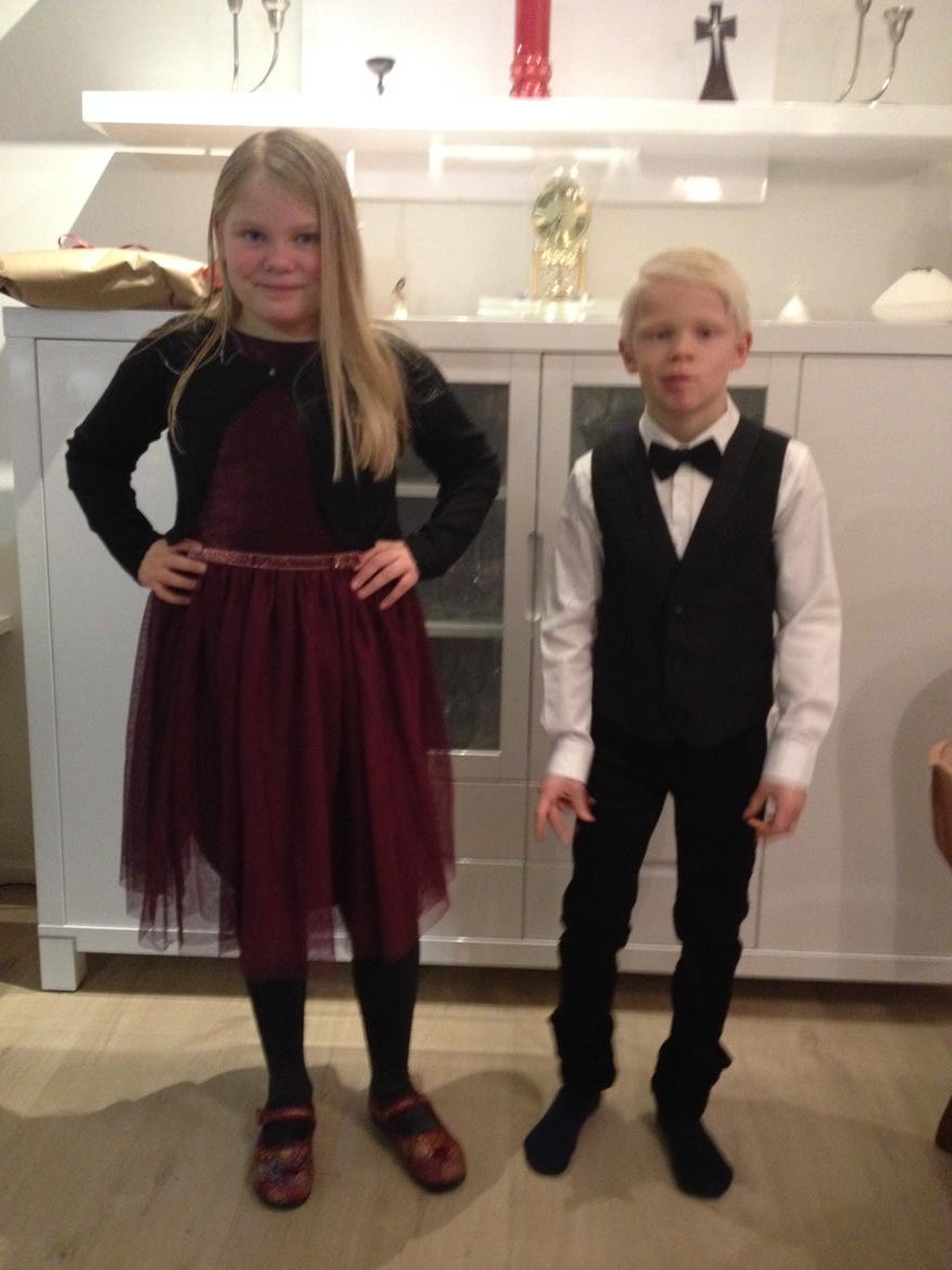 Litlu jólin.
Árveig Ólöf og Bjarni Kristinn prúðbúin á leið í skólann, síðasta sinn fyrir jól.
