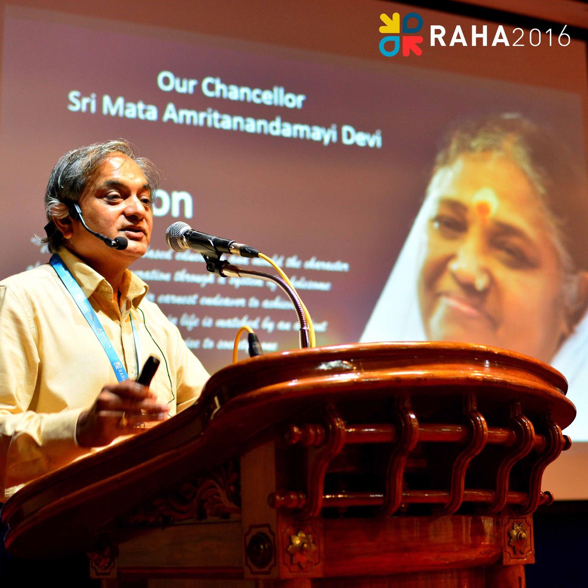 rahaconf's tweet photo. Balakrishnan Shankar, @AMRITAedu showing the audience Amrita's women empowerment and humanitarian projects #RAHA2016 #robotics4good https://t.co/hOMGnSglav