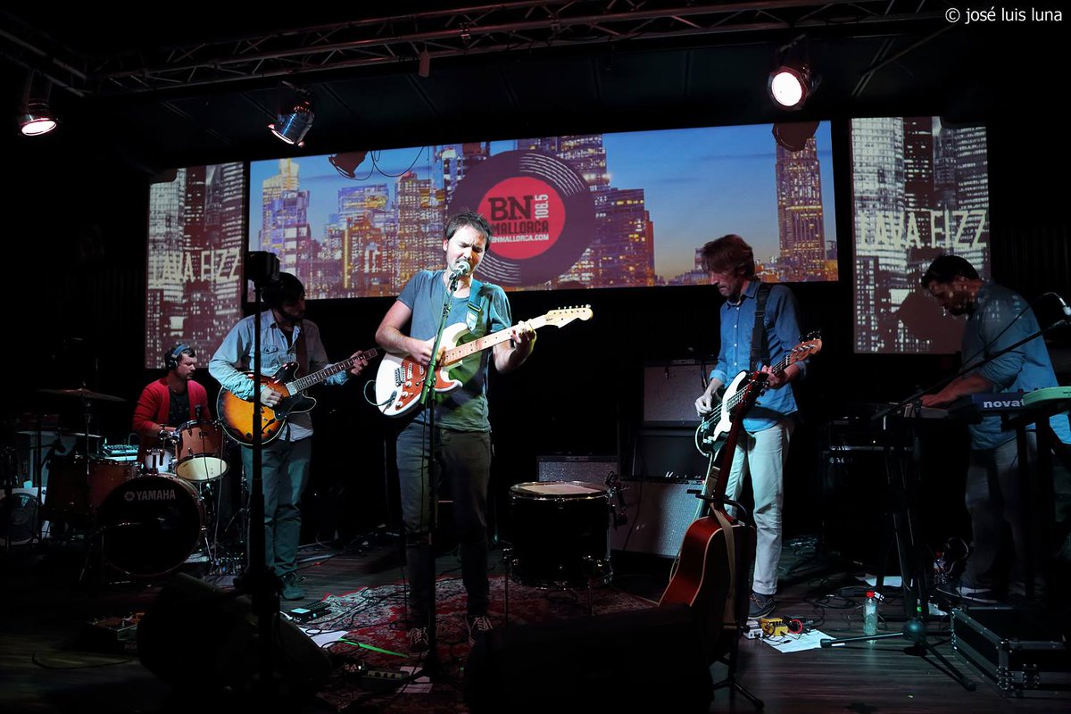 LavaFizz's tweet photo. ¡¡Gracias a todos los que os pasasteis el viernes!! y cómo no, gracias @NEUMANmusic @bnmallorca #redbellion @jllunarocafort #indielife https://t.co/dl61fNj0uf