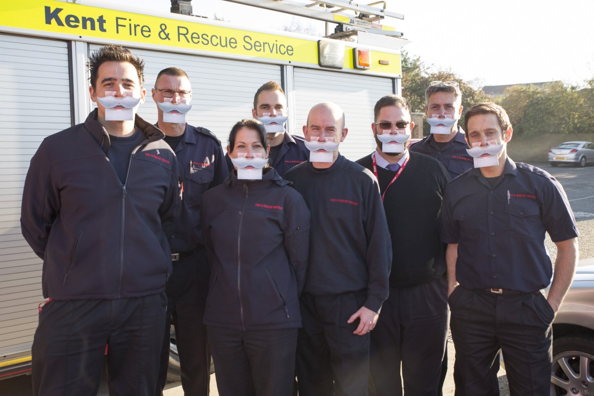 kentfirerescue's tweet image. If you're boozing this Xmas please don't cook. We're in New Rd, Gravesend 10am-1pm get a #Santa beer mat, #Smilesafe ow.ly/vgnM306RbnJ