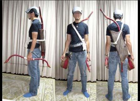 Keystone工房 弾弓 弓 入れ 弦掛けたままでの ボウクイーバーをどう装着するか の話があったので過去画像から 左から通常の弾弓を片方入れた状態 普通は弓 はタスキがけしない 中央弓入れを背負うパターンだがこれも普通はしない方法 右は弓矢と弾弓