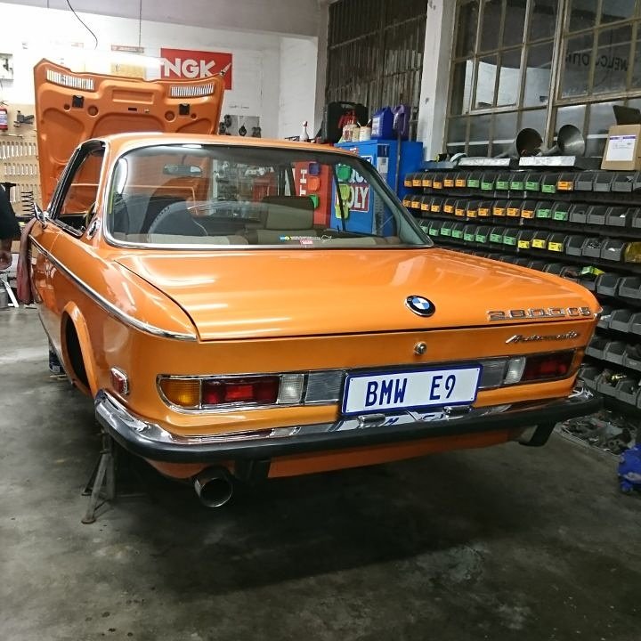 ClassicCarZA's tweet photo. A storming #JoziNightshift last night. Thanks to all that joined in and to Hewitt Racing for the food, drink and venue. 
#classiccarafrica https://t.co/pm8ieaGz2G