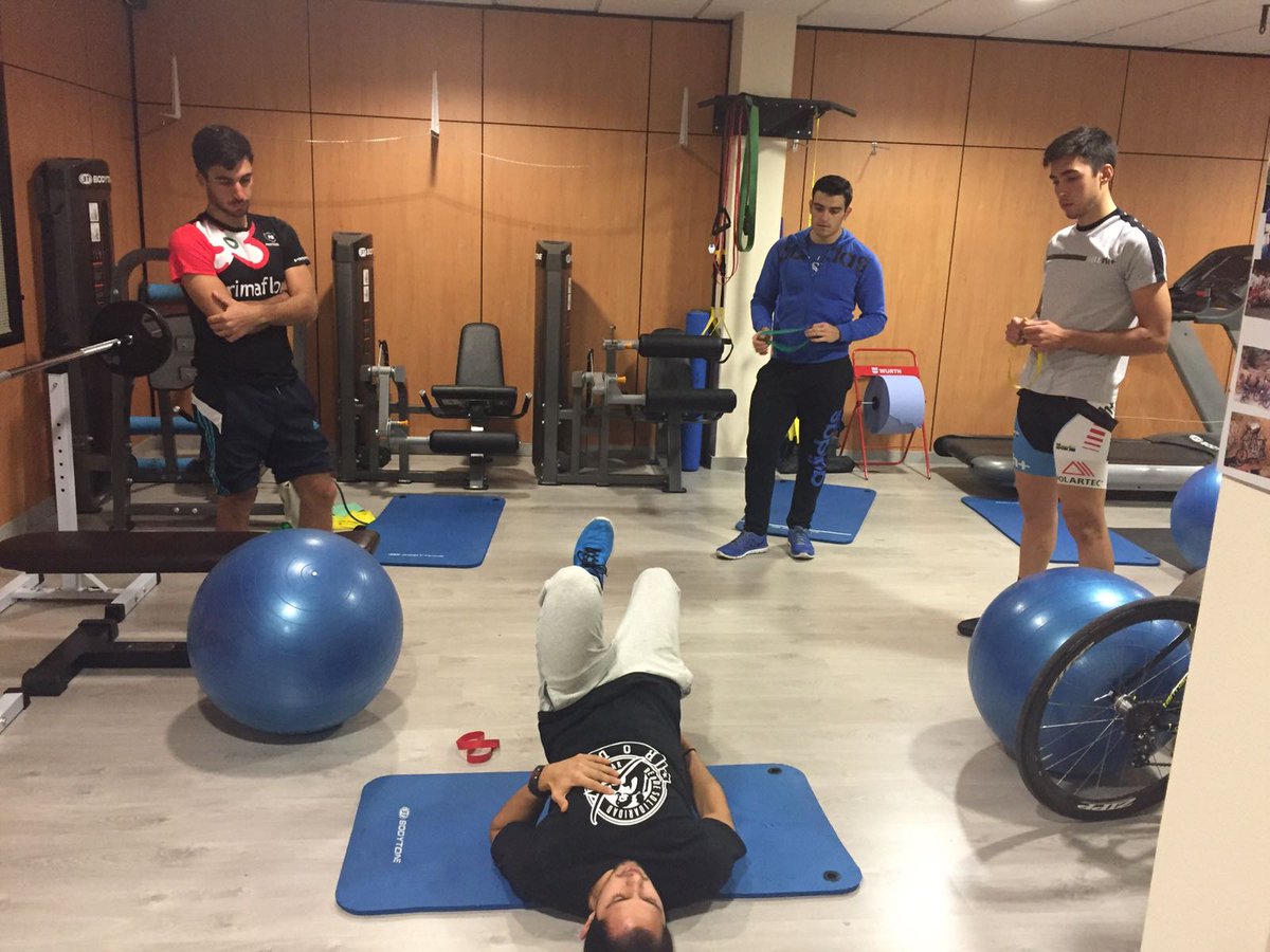 El centro a pleno rendimiento con <a href="/urquidi18/">Alejandro Urquidi</a> explicando el trabajo fundamental de core a @juancamacho_95 ,Alberto Santos y <a href="/alvaro_escal/">Álvaro Sánchez</a>