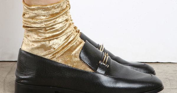 SkyDayTrading's tweet photo. Women's Fashion: https://t.co/7WbJ87eR0T darner gold foil sock #cartonmagazine Plus #BEBrand #Newcifera #BuyDotExpโฆ https://t.co/XZgWjMcGGK